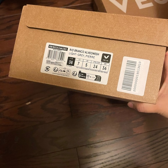NWT size US 7 Veja Rio Branco leather-trimmed suede and Alveomesh sneakers - Picture 4 of 5